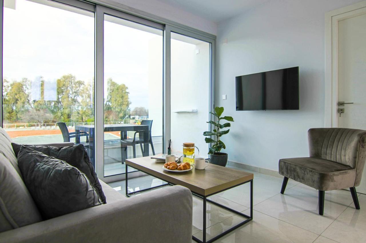 Phaedrus Living - Seaside Executive Flat Harbour 204 Апартаменты Пафос